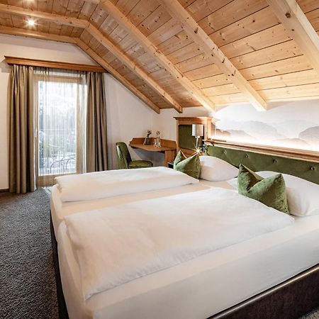 Boutique & Fashion Hotel Maciaconi - Gardenahotels Santa Cristina Val Gardena Екстер'єр фото