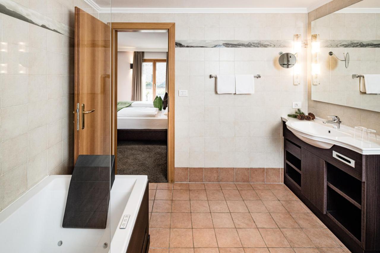 Boutique & Fashion Hotel Maciaconi - Gardenahotels Santa Cristina Val Gardena Екстер'єр фото
