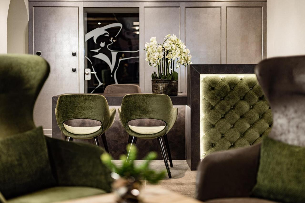 Boutique & Fashion Hotel Maciaconi - Gardenahotels Santa Cristina Val Gardena Екстер'єр фото