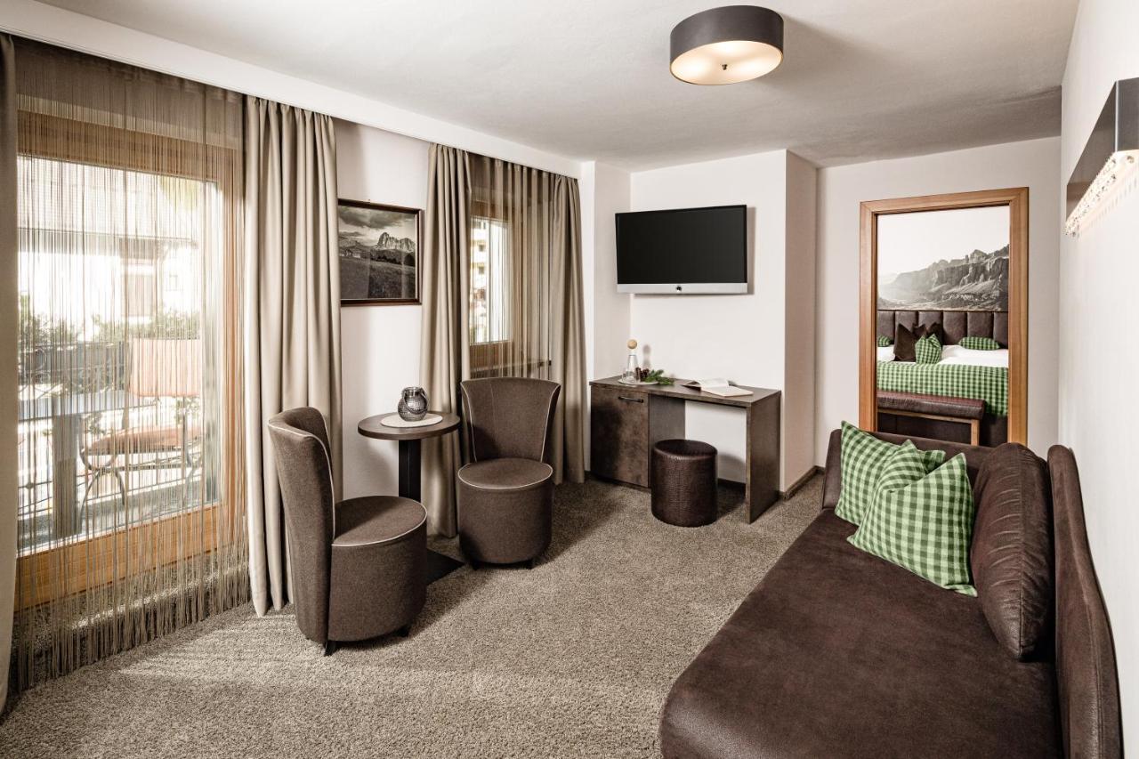 Boutique & Fashion Hotel Maciaconi - Gardenahotels Santa Cristina Val Gardena Екстер'єр фото