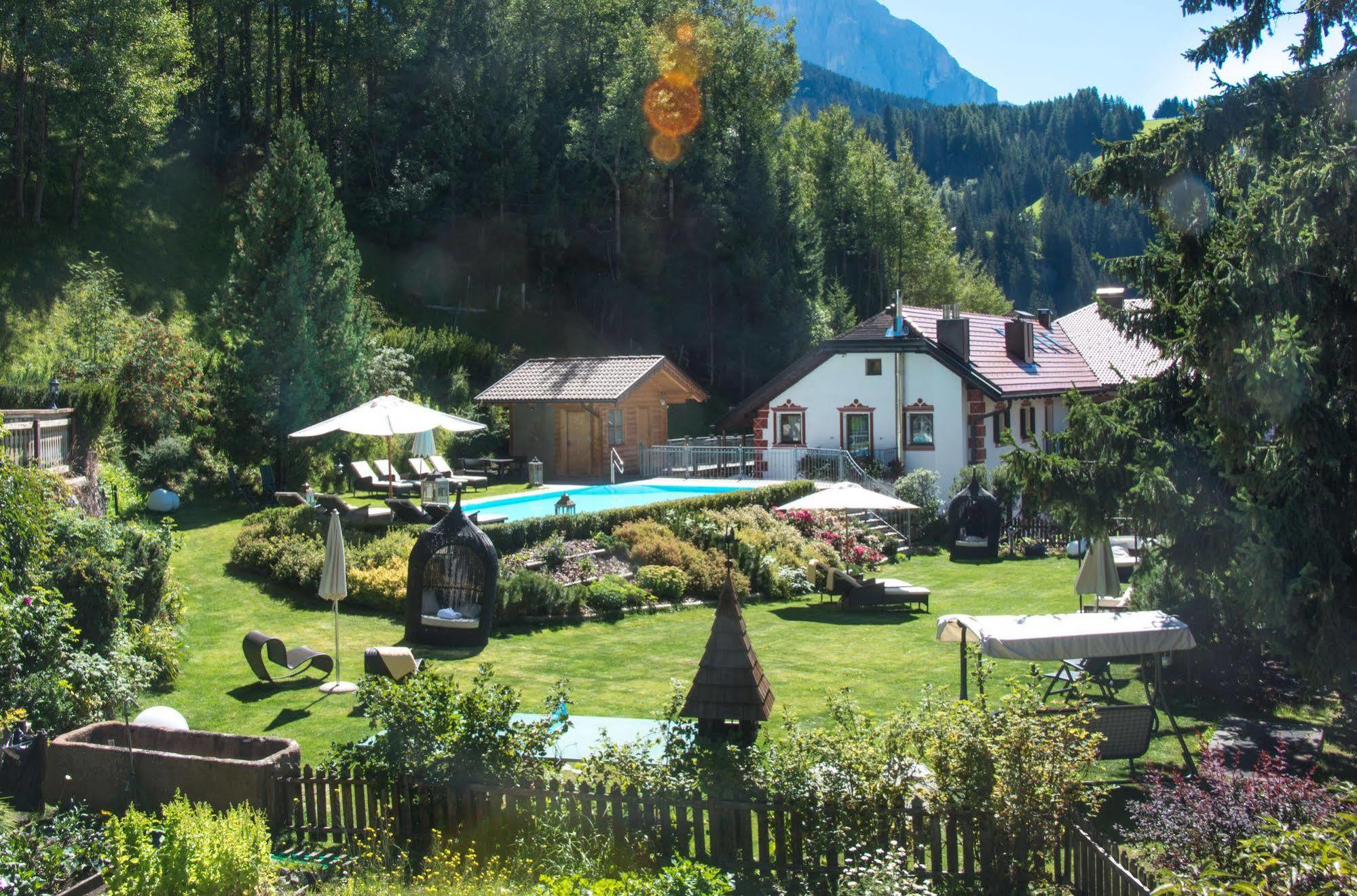 Boutique & Fashion Hotel Maciaconi - Gardenahotels Santa Cristina Val Gardena Екстер'єр фото